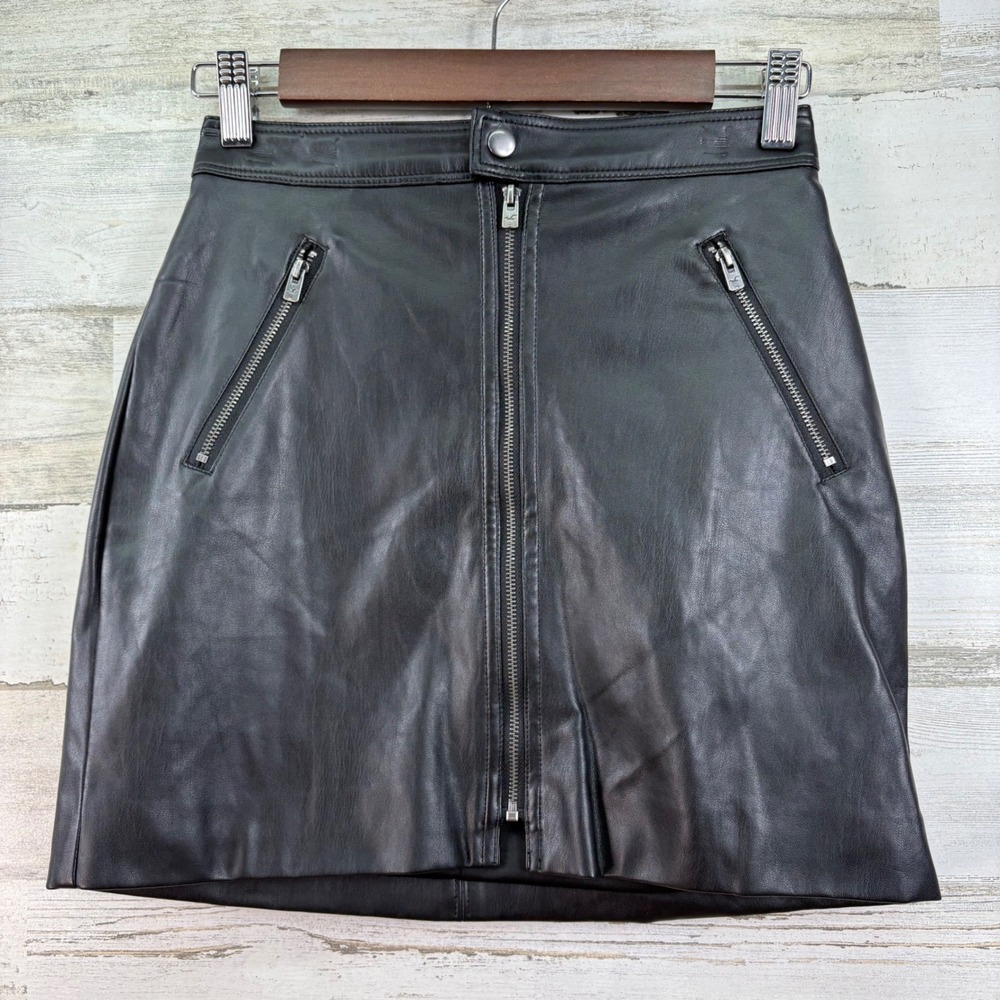 Hollister Black Faux Leather Ultra High Rise Moto Mini Skirt XS Zip Front Pocket